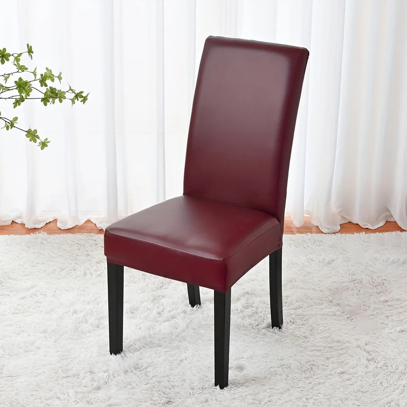 Chaise simili-cuir marron Bordeaux avec pieds noirs sur tapis blanc